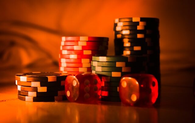 Fra spilleautomater til live dealer: Casinospil gennem tiden