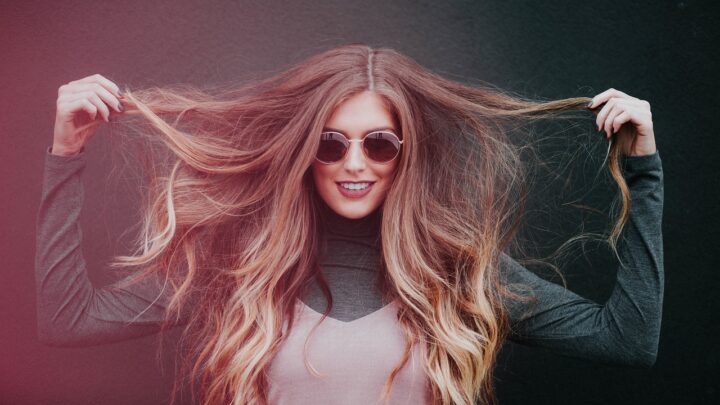 Fra farverigt til naturligt: Hvordan hår-extensions kan transformere dit look